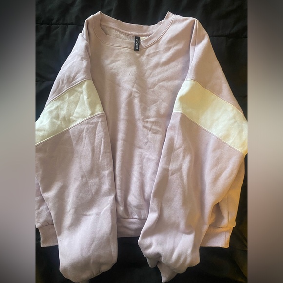 H&M short sweatshirt - Picture 1 of 1